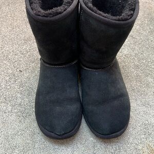 Ugg classic short black boot
